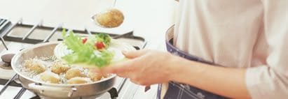 料理する人
